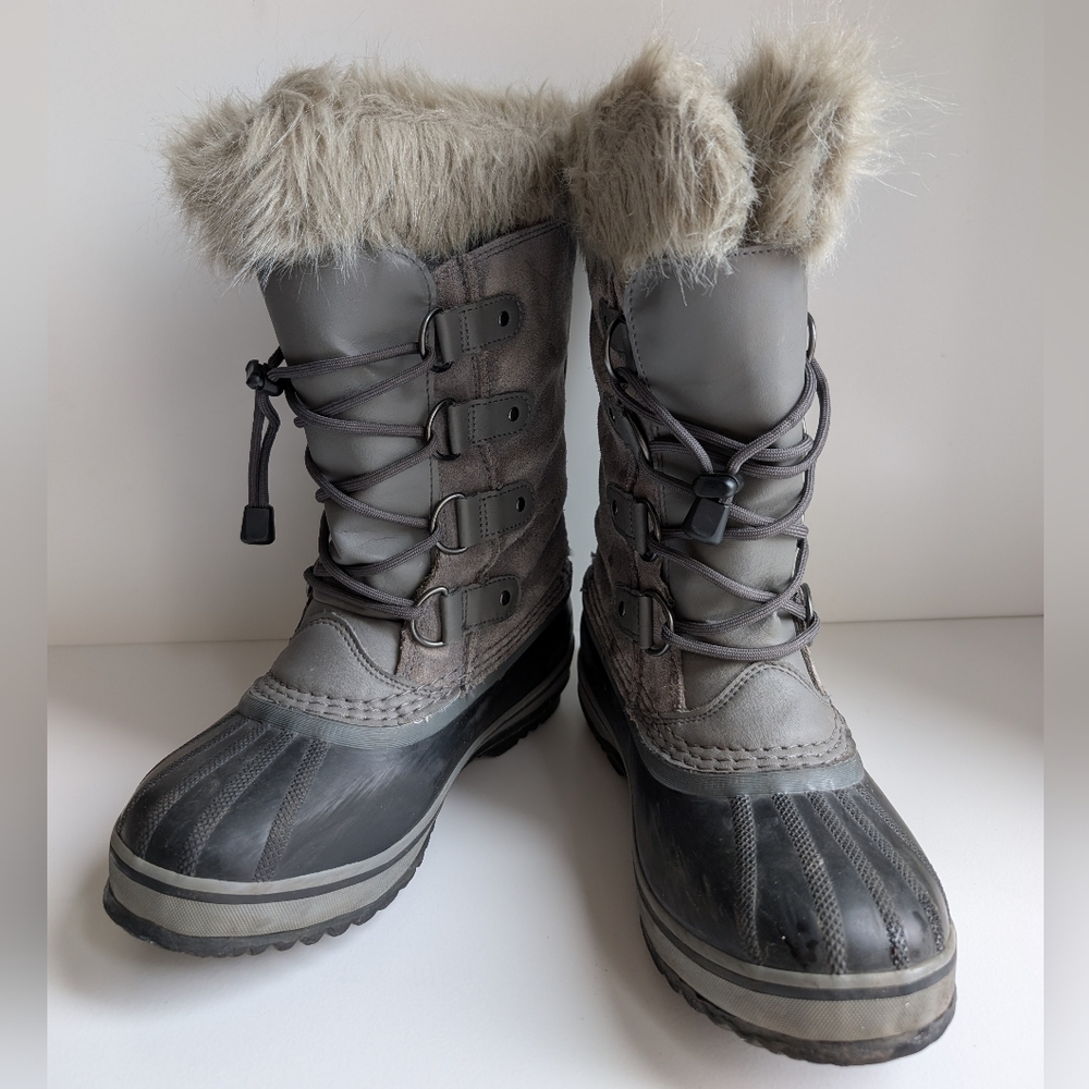 Sorel youth Joan of Arctic Boot - size 3 - Grey